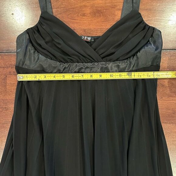 J.F.W. Dress   - Picture 6 of 6